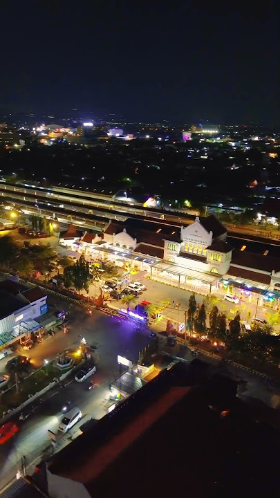 Pemandangan Stasiun Kota Cirebon Malam Hari. #cirebonkota #kotacirebon #wisatacirebon #cirebon