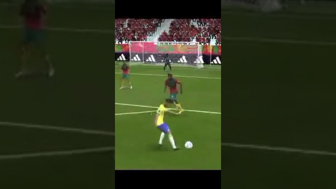 ফুটবলের সাথে থাকা এক প্লেয়ার 