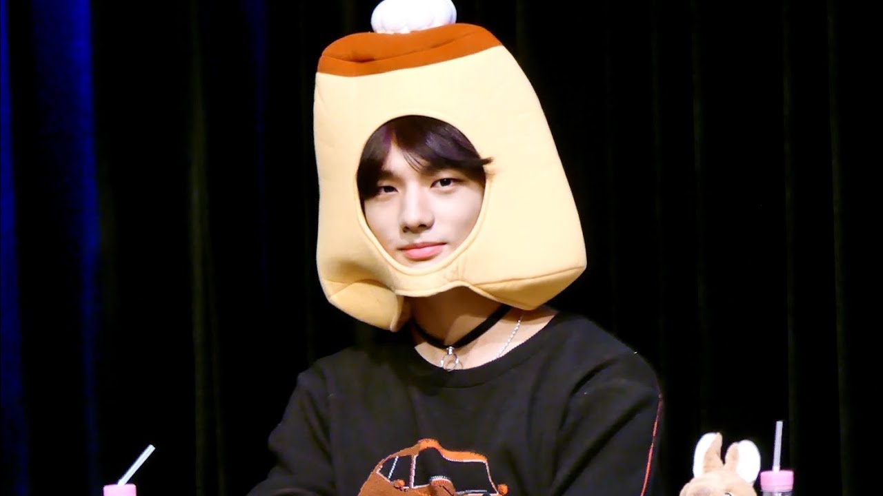 181028 신촌 팬사인회 스트레이키즈 현진(StrayKids Hyunjin) 직캠 - 보라색 얼굴 현지니