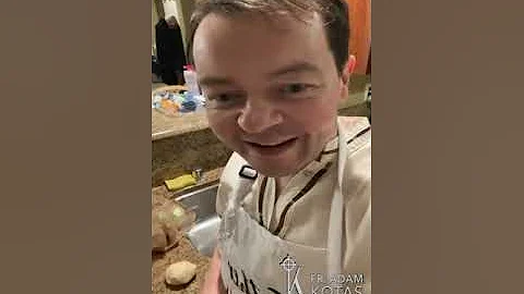Padre Adam Kotas  Cocinando con mi abuelita