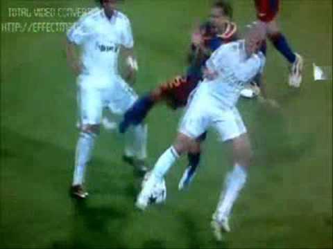 Pepe agresion a Alves (Madrid 0-Bara 2)