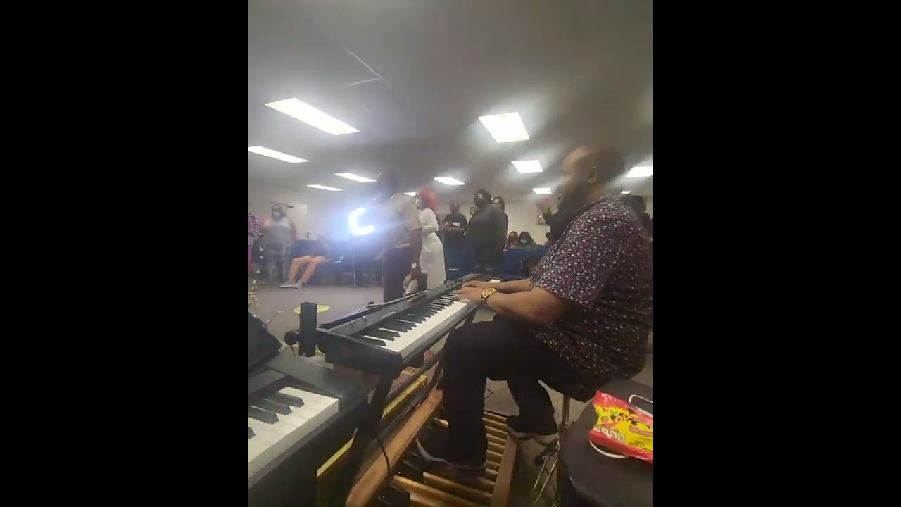 Maestro Jay Lewis using the ik multimedia Hammond B3x with Midi Pedals and Numa Compact 2x board