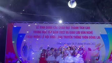 Bài hát Thầy cô là tất cả . Vân Khánh và Phương Anh và tốp múa biểu diễn