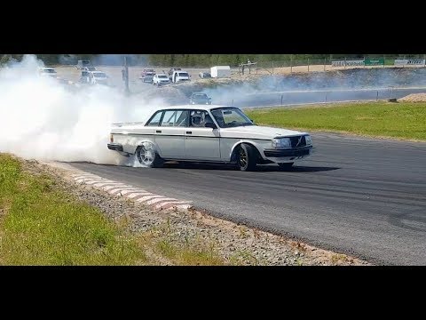 trackday---volvo-240-drifting