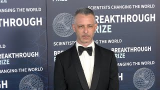 Jeremy Strong 2023 Breakthrough Prize Awards Ceremony Red Carpet