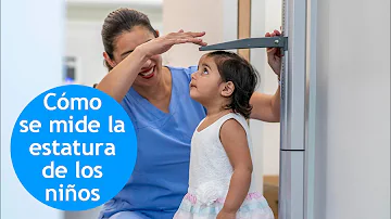 ¿A qué edad un niño llega a la mitad de su altura?