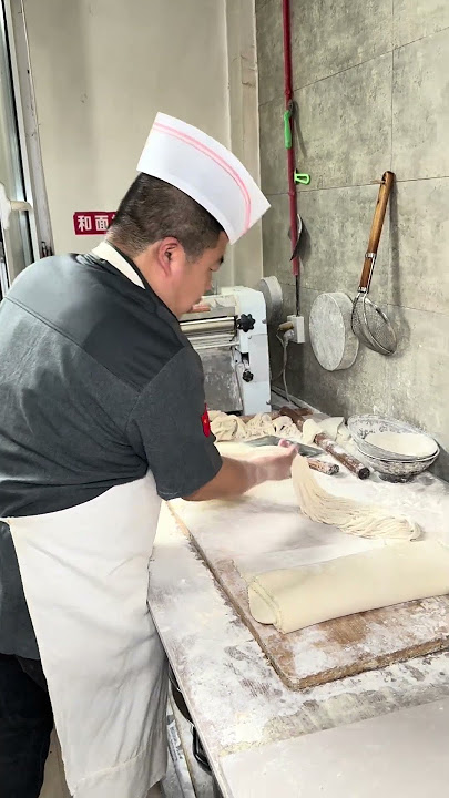 The special noodles in Xiangyuan, Shanxi are called ”Dao Kan Xia Ba La Mian” (noodles made by cutti