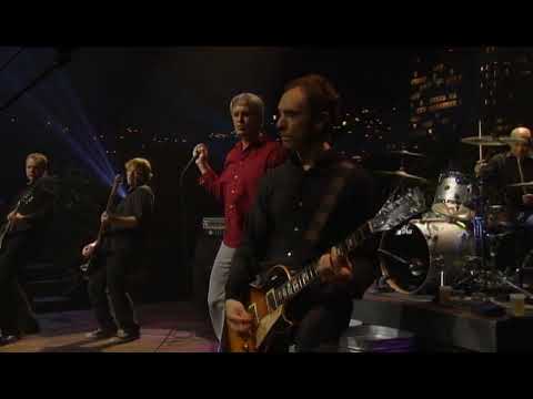 YouTube에서 Guided By Voices - "Everybody Thinks I'm A Raincloud When I'm Not Looking" [Live From Austin, TX] 보기