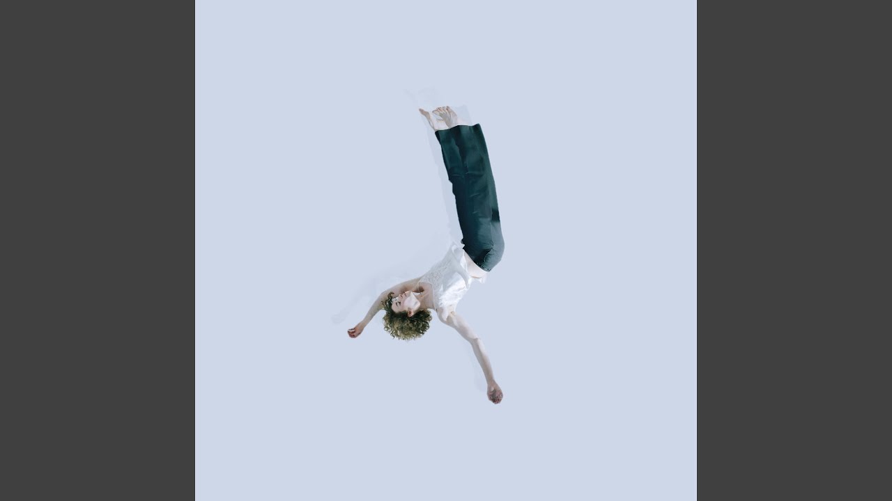 Guarda Falling So Far su YouTube Guarda Falling So Far su YouTube