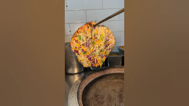 The CHANA MASALA CHEESY NAAN TACO from Taco Mahal in NYC’s West Village! 🫓🌮🔥🤤 #DEVOURPOWER