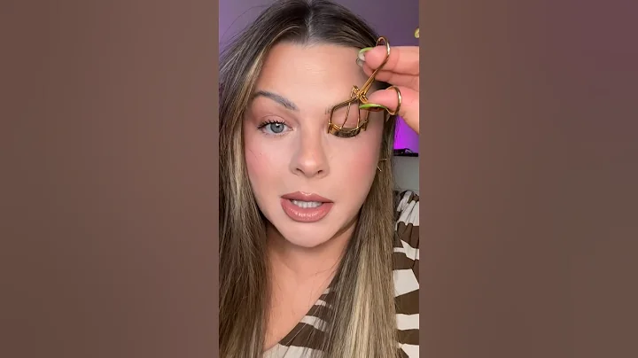 UPSIDE DOWN lash curling hack?? #lashes #makeup #hack (vc: @audboos) - DayDayNews