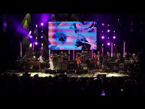 Joss Stone and Trombone Shorty bringing down the house at the Beacon Theatre - Lets Go Crazy