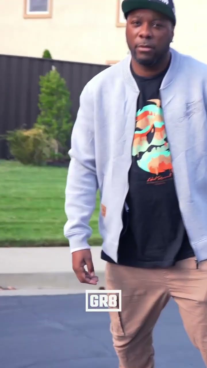 Hoverboard Crew: My Style, My History Experience the silent thrill of hoverboarding through city
