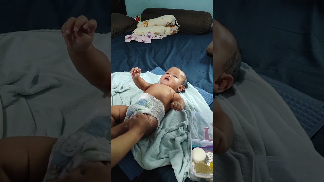 8 bulan - mandi pagi