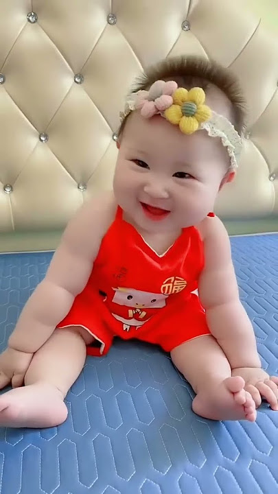 Khi Em Bé Cười Dễ Thương Kiểu