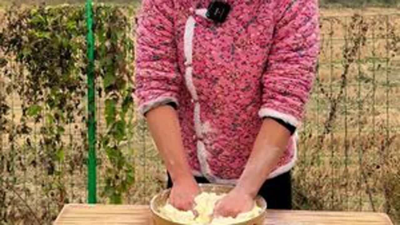 今天来做个嘎嘣脆的“猫耳朵吧”#2024新农人计划 #大山里的味道 #抖音新农人 #生活的烟火气息