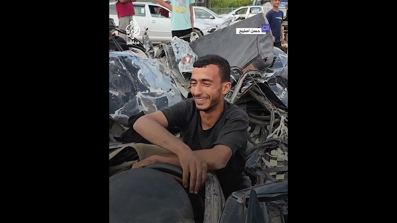 صامدة رغم قصـ ـف الاحتـلال.. نازح يعود إلى خان يونس بجزء من سيارته