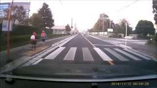 Japanese elementary school students will bow when crossing the crosswalk