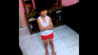 Raquel Sambando Matando Barata