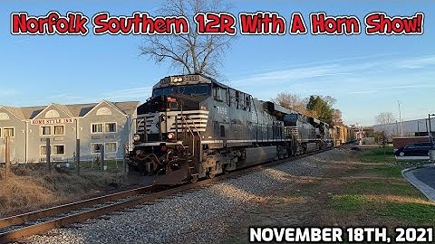 TINY Manifest Train With 45 Year Old SD40-2! | Norfolk Southern Manifest 12R Cruises Past Manassas
