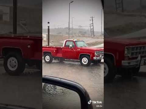 عيني اللي تهل الدمع مثل المطر 