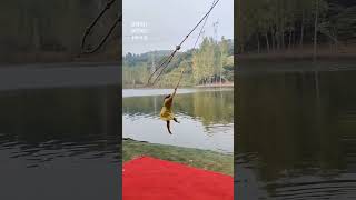 It&#39;s thrilling and nerve wracking! #Swinging on the water