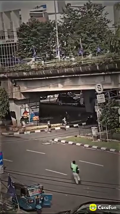 Jedak jeduk tukang ojek memberhentikan anak² remaja Tawuran😱😱