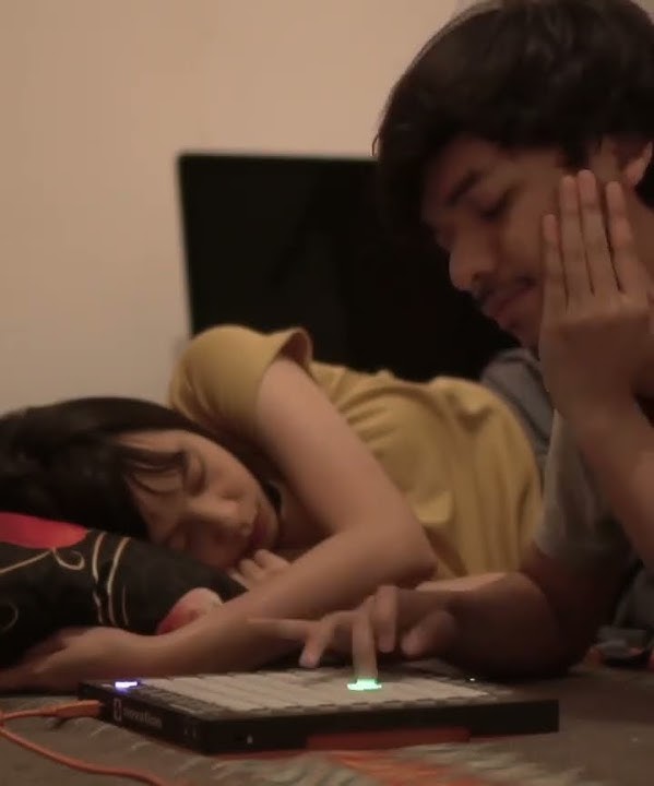 Versi Fullnya, Baper Melihat Linkangelia Tidur Pulas Disebelah Alffy Rev (Suami) Dengerin Musicnya