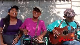 Pengamen Kakek Hebat Jago Gitar Kendang Bikin Merinding Nyanyi Sengsara Mansyur Feat Mba Lia