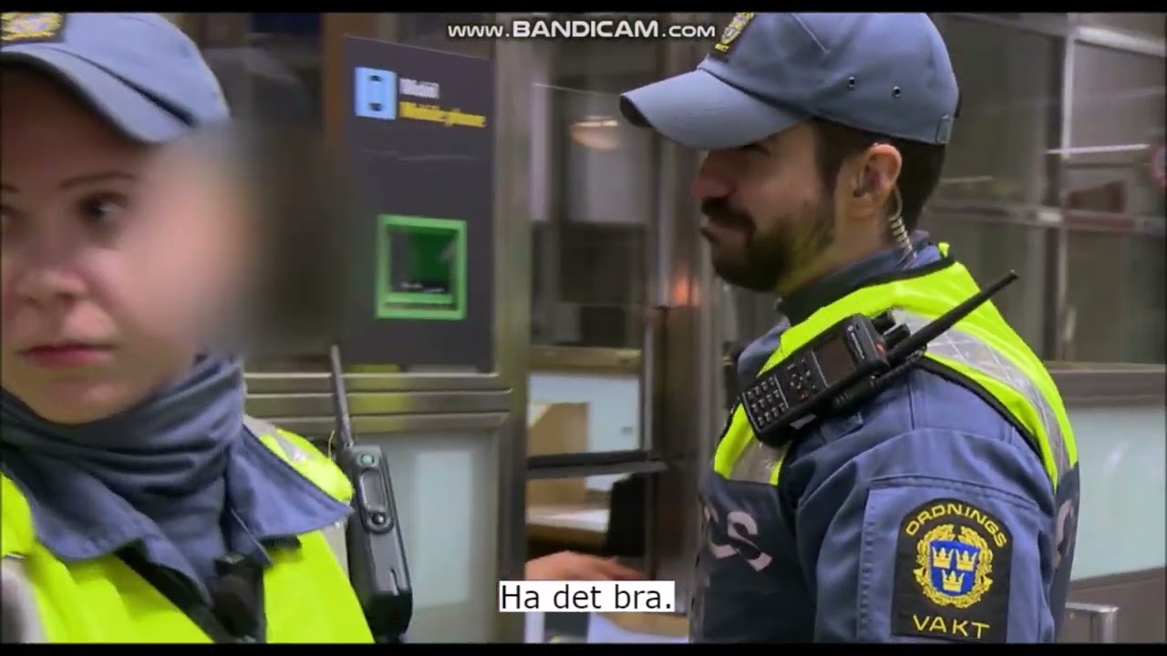 Tunnelbanan: Man tränar rygglyft handfängslad