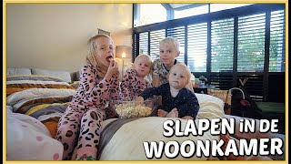 WE GAAN SLAPEN iN ONZE WOONKAMER  | Bellinga Vlog #2602