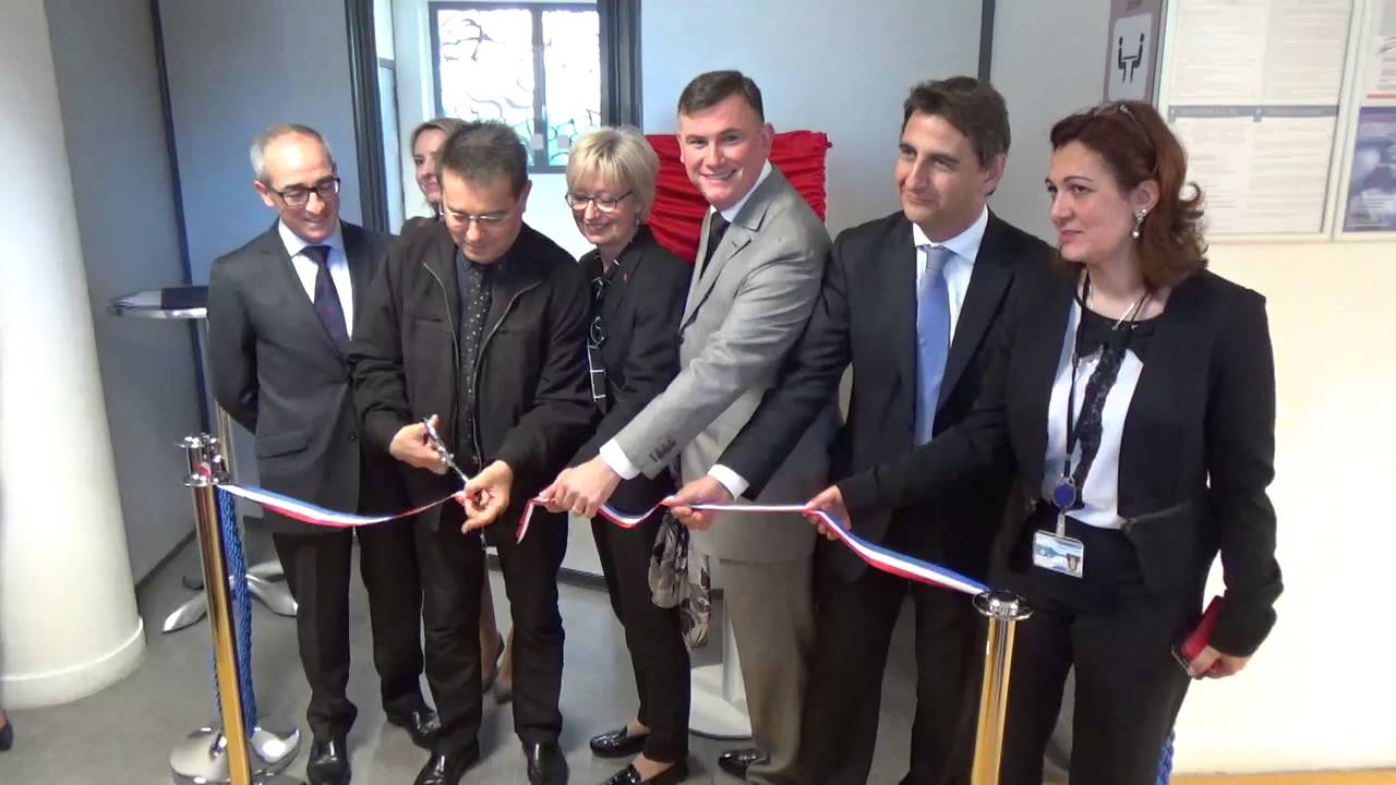 CAF à Aulnay-sous-Bois : inauguration et coupe du ruban tricolore - YouTube