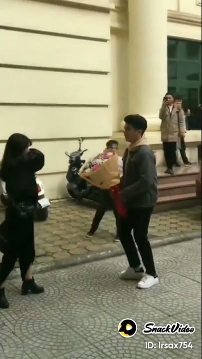 Pria melamar wanita yang ditolak mentah-mentah didepan umum