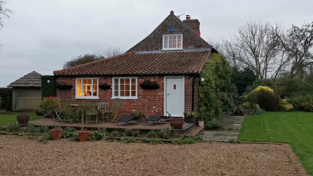 Norfolk Broads Cottage in Autumn
