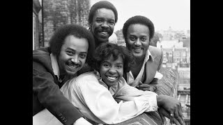 Watch Gladys Knight  The Pips Jingle Bells video