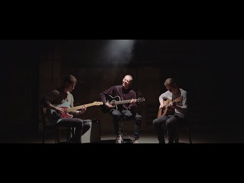 ALAZKA - Empty Throne - Live Acoustic (OFFICIAL MUSIC VIDEO)