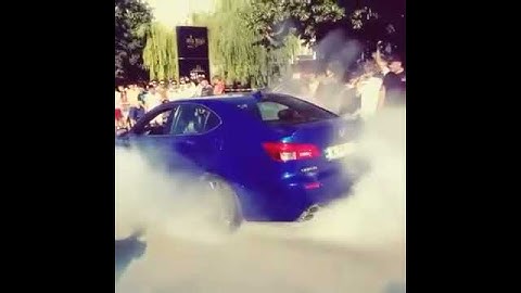 Lexus ISF 5000cm3 Burnout