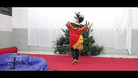 HEDWIG HELMI OKTAVIA_SMKS KRISTEN BALA KESELAMATAN PALU_TARI TUNGGAL TRADISI_"RANDA NTOVEA"
