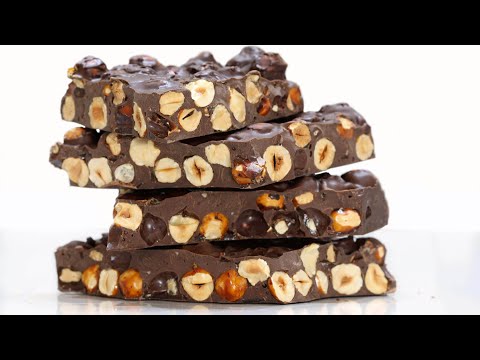 Tableta de chocolate casera con avellanas - Homemade chocolate bar with caramelized hazelnuts