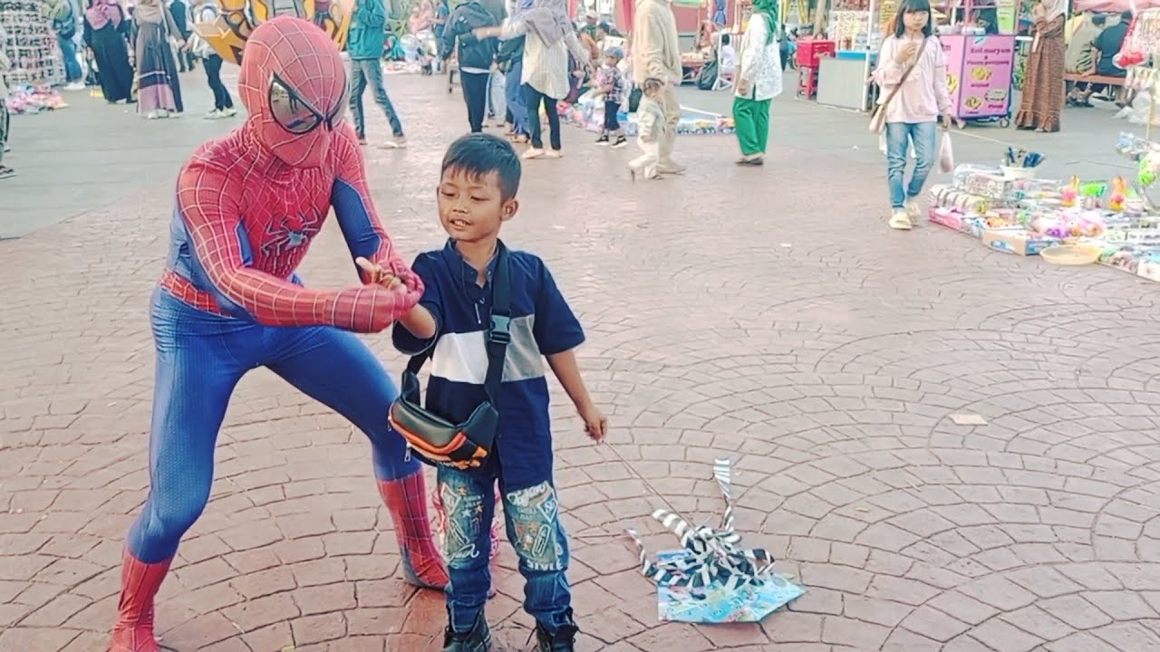 De Latif anak indigo KAGET terbiasa di Hutan sama temen gaib kini main ke kota ketemu spiderman Aneh