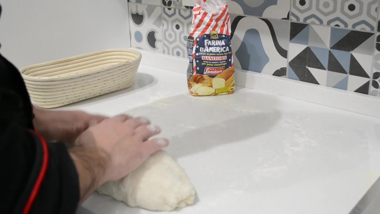 Pane fatto in casa con lievito naturale - Pieghe e Formatura a filone