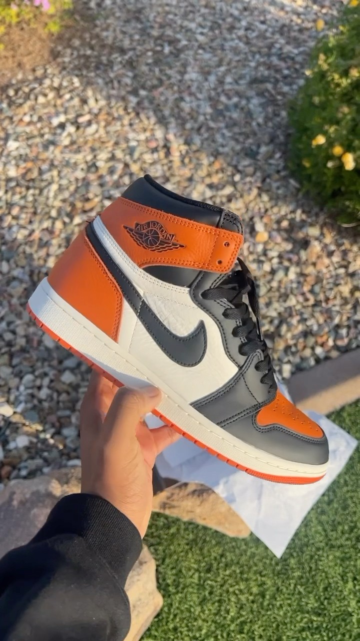 AIR JORDAN 1 RETRO 