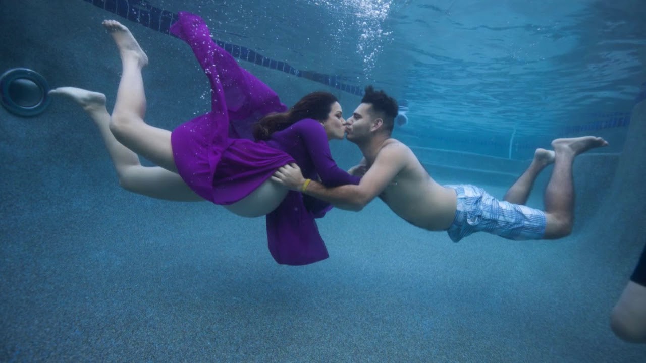 Julies Underwater Maternity Photography Session
