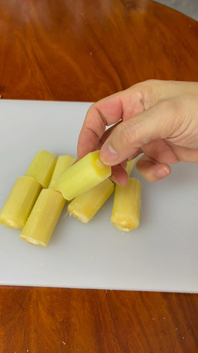 How to eat the Sugarcane 😋😋😋