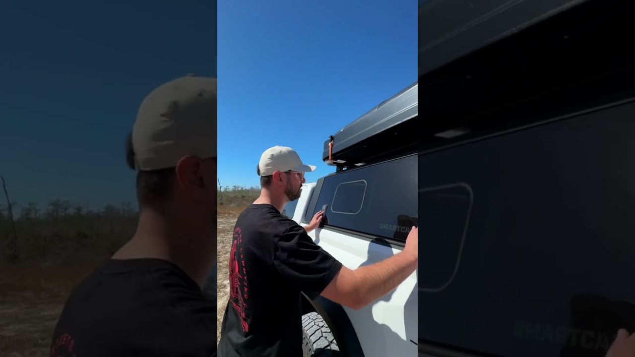 Филипп хвастается выигранной им умной кепкой!