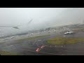 雨の羽田空港離陸