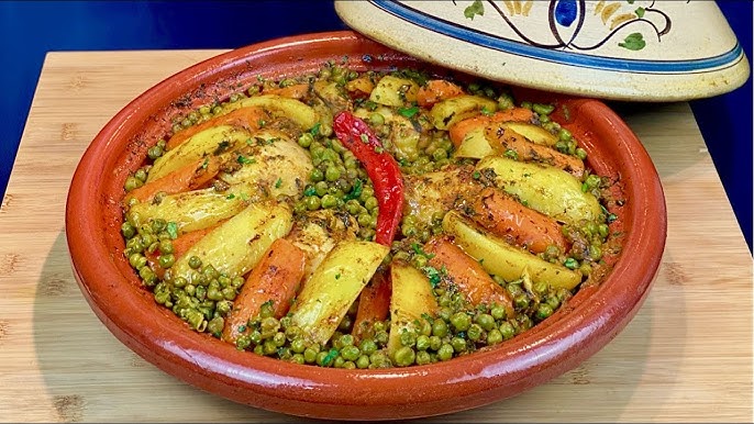 My Kitchenette & Cie by Aicha - ♨️ TAJINE DE POULET AUX OLIVES ♨️ Un  classique de la cuisine marocaine 🇲🇦 Le tajine permet une cuisson à  l'étouffée : la vapeur s'y