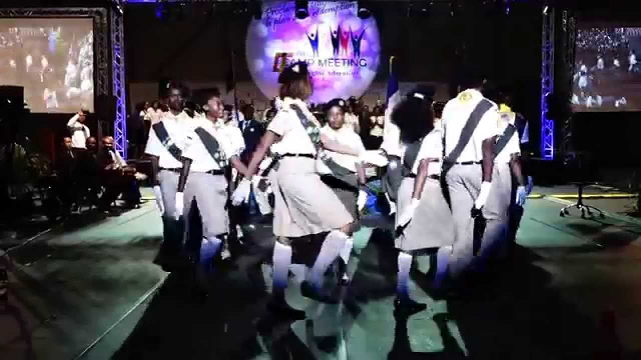parades militaire par des éclaireurs de guadeloupe  au camp meeting 2014