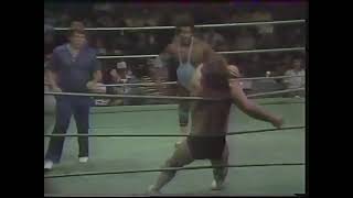 Jim Duggan vs Tom Jones. 1982