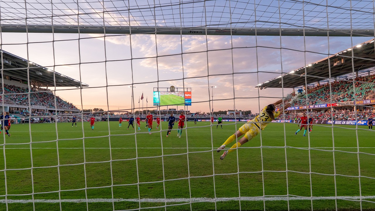 Lorena vs NC Courage | Hy-Vee Save of the Match